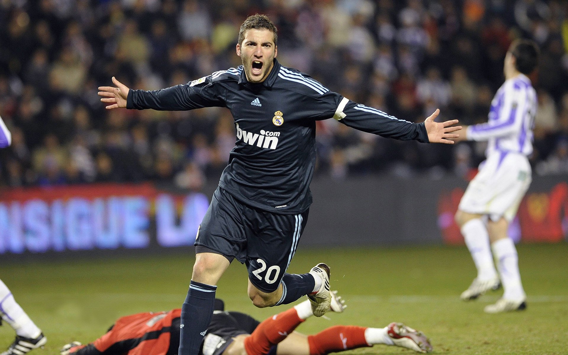 王者荣耀 线上赛事影响力扩大,王者荣耀线上赛和线下赛区别